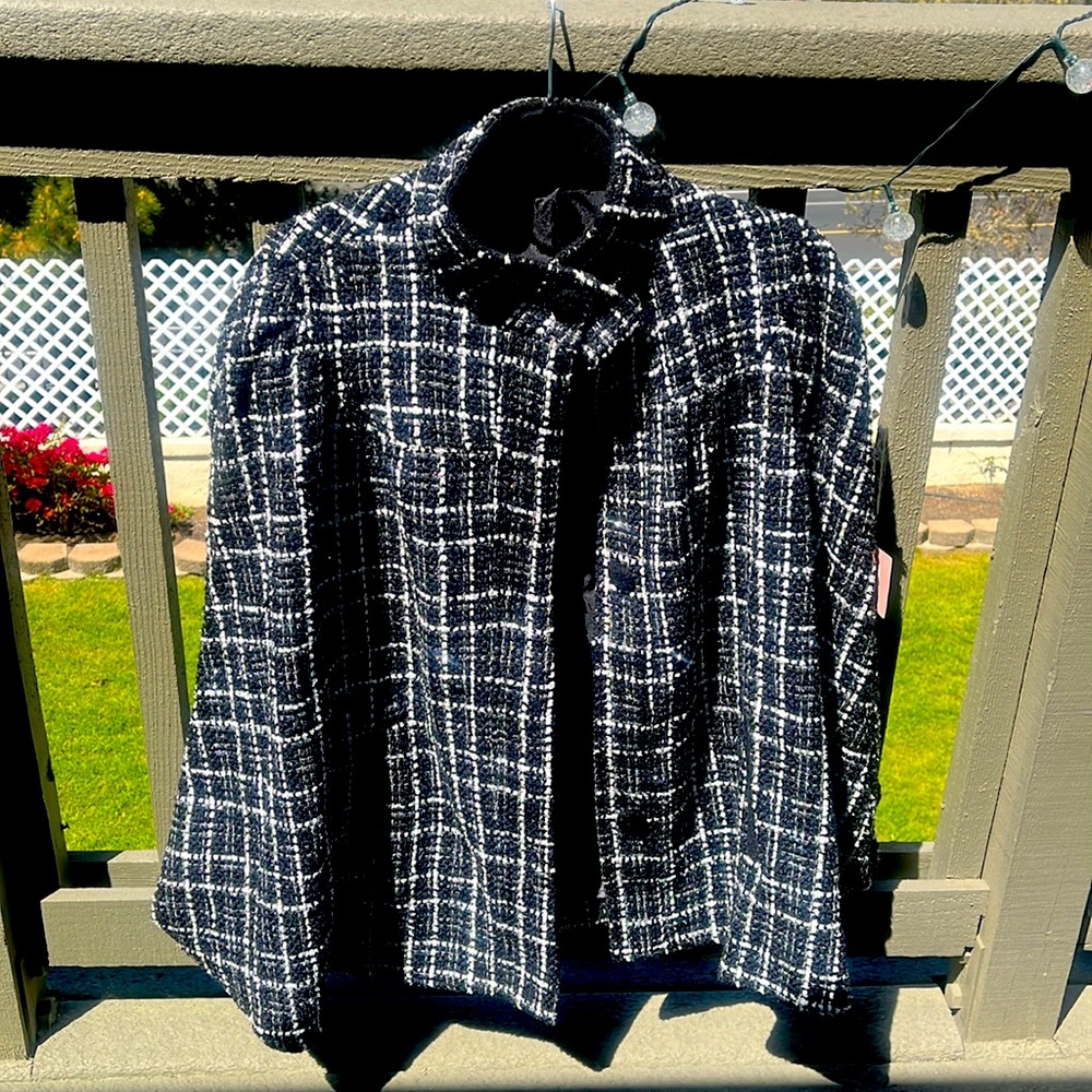 Smak Parkour/Unique Vintage Large Black and White Poncho Coat/Cape